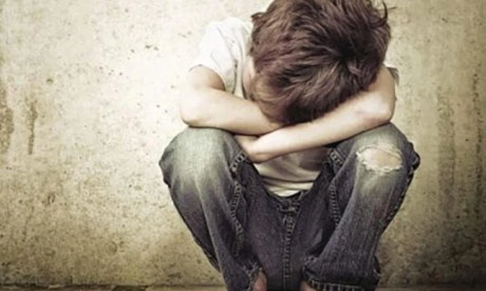 Αγγλία: Μητέρα τριών παιδιών βίασε 14χρονο εννέα φορές